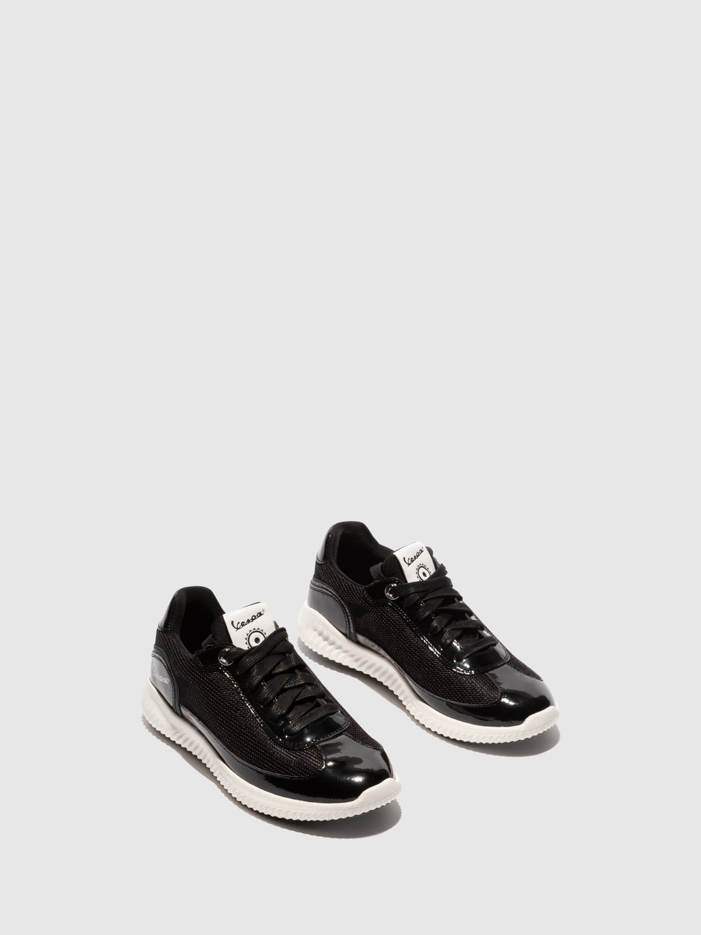 Vespa Sapatos com Atacadores em Preto